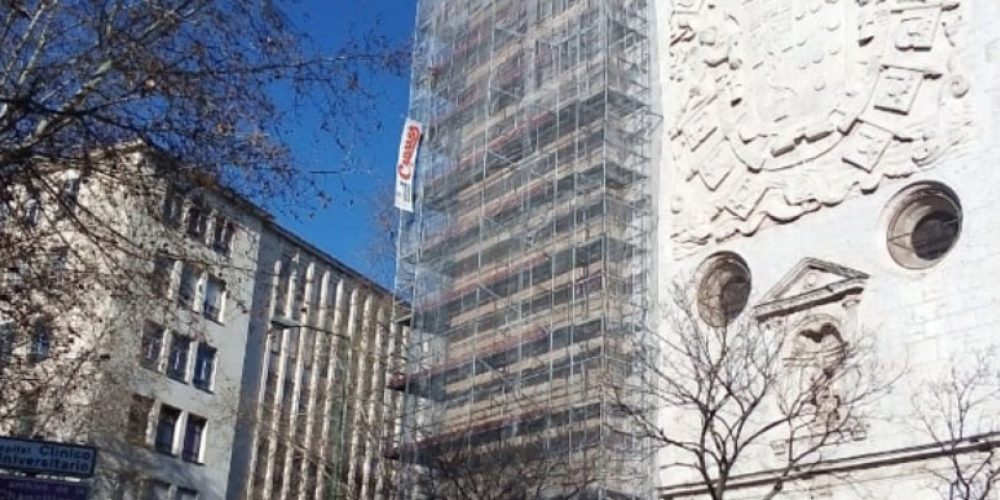 Montaje de andamio con vuelos sobre cubierta a 24 m de altura