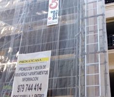 Andamio de fachada con montacargas Hammerlin de 250 Kg en Palencia