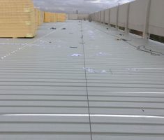 Montaje de línea de vida para instalación de cubierta y tejado