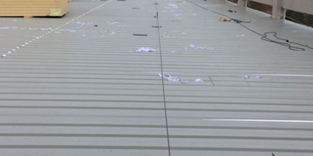 Montaje de línea de vida para instalación de cubierta y tejado