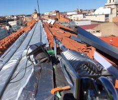 Montaje Línea de vida en cubierta para obras de retejado en Valladolid